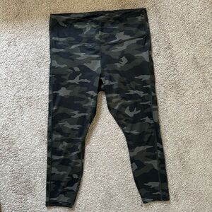 Athleta Ultimate Camo 7/8 Tights